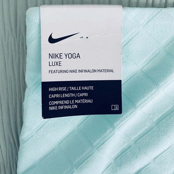 NWT Nike Luxe Yoga High-Waisted Jacquard Legging Capris in Teal Tint / Size 1X - Picture 4 of 6